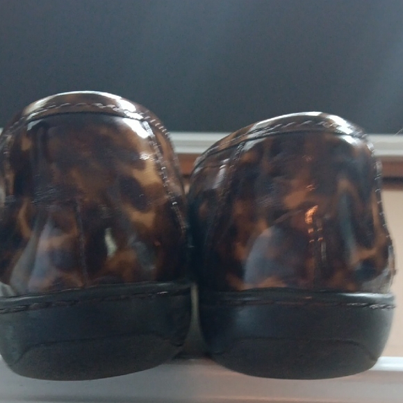 b.o.c. Tortoiseshell Pattern Mules - Picture 4 of 8